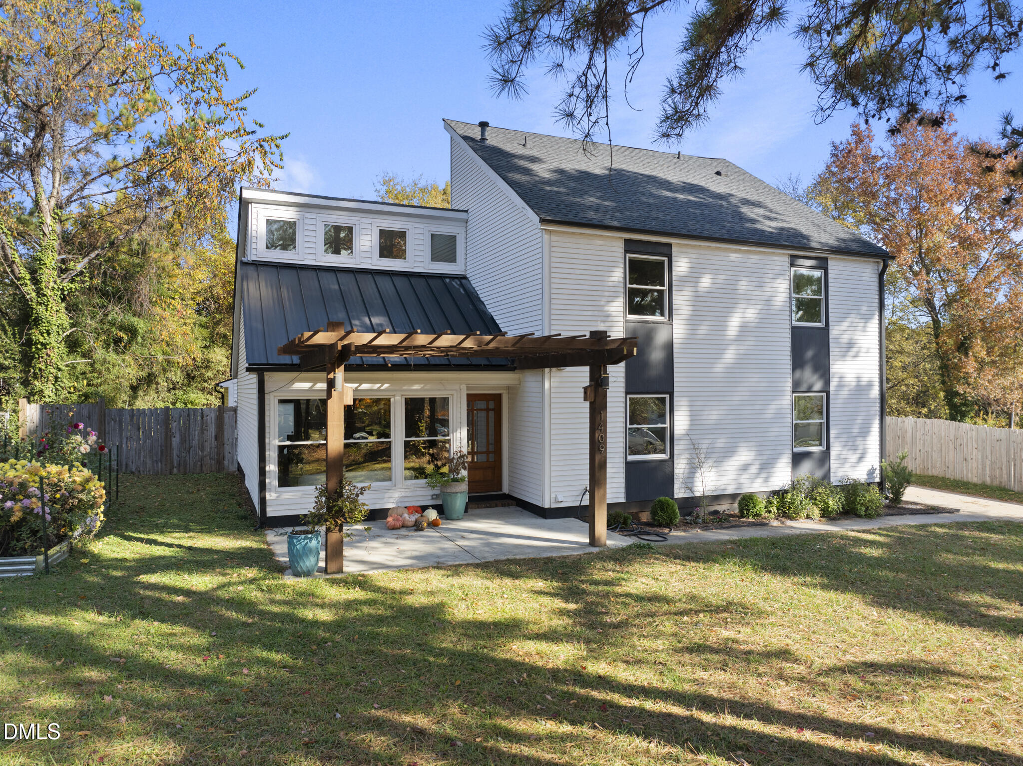 1409 Lions Way