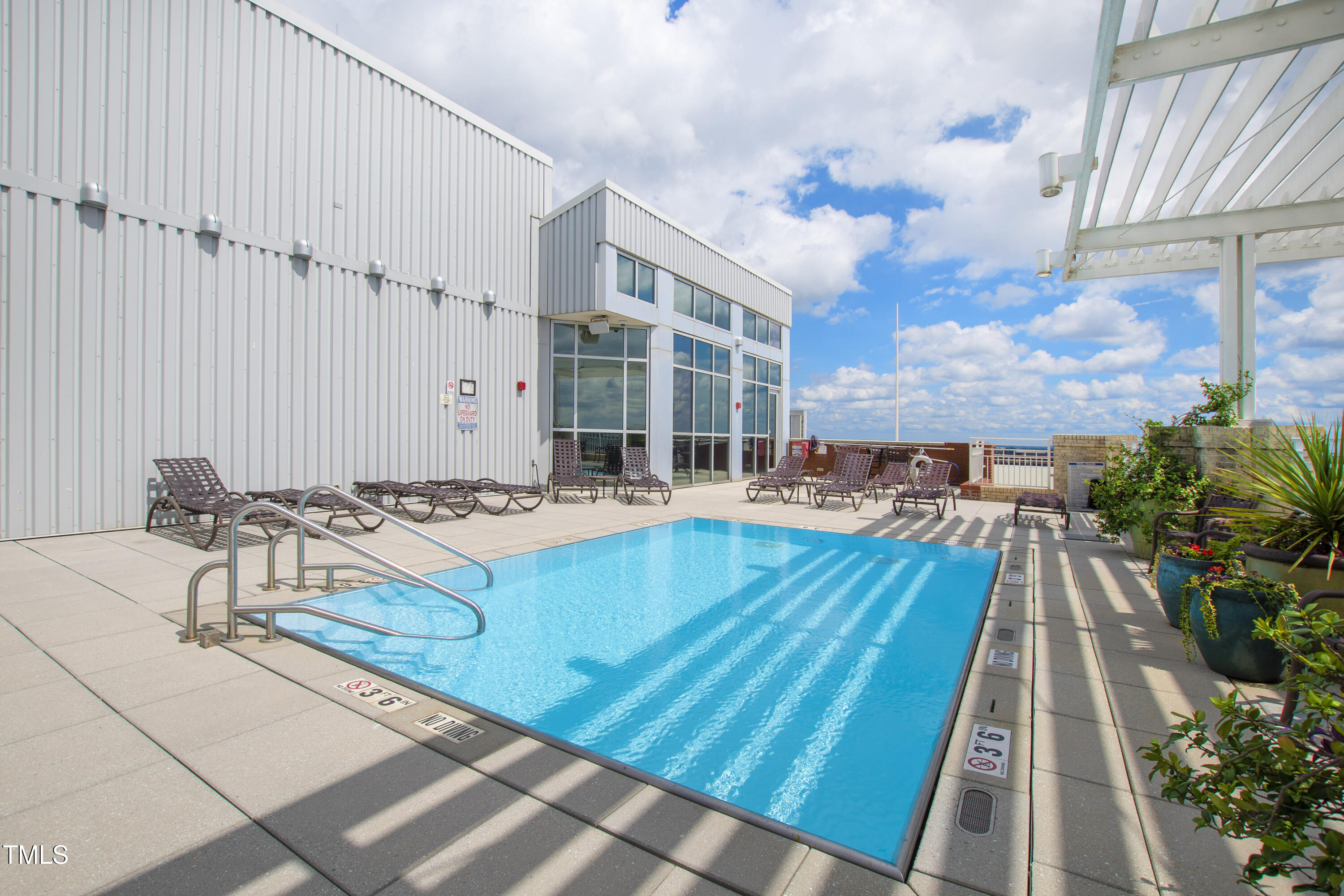 400 W North Street # 610