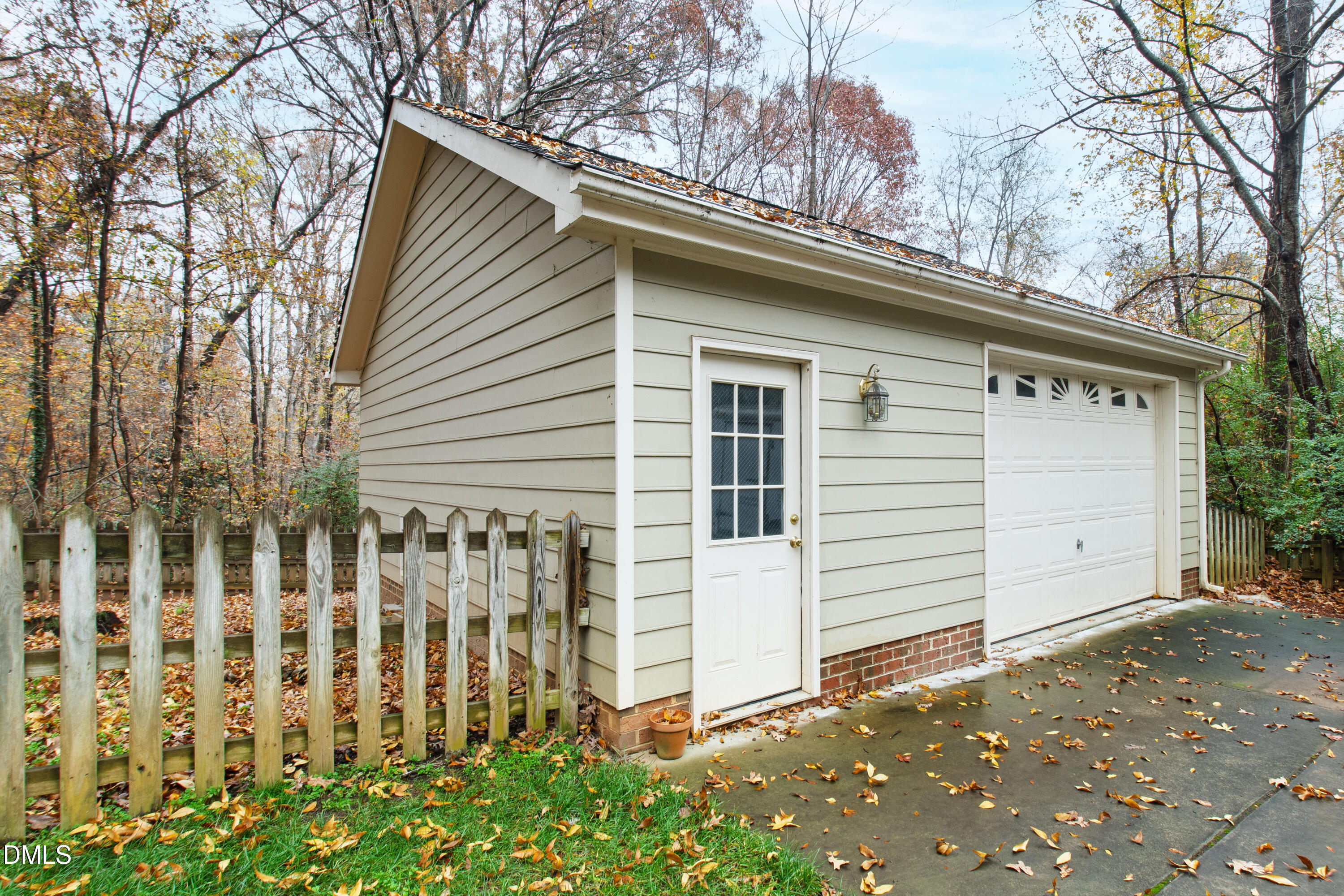 1220 Enchanted Oaks Drive