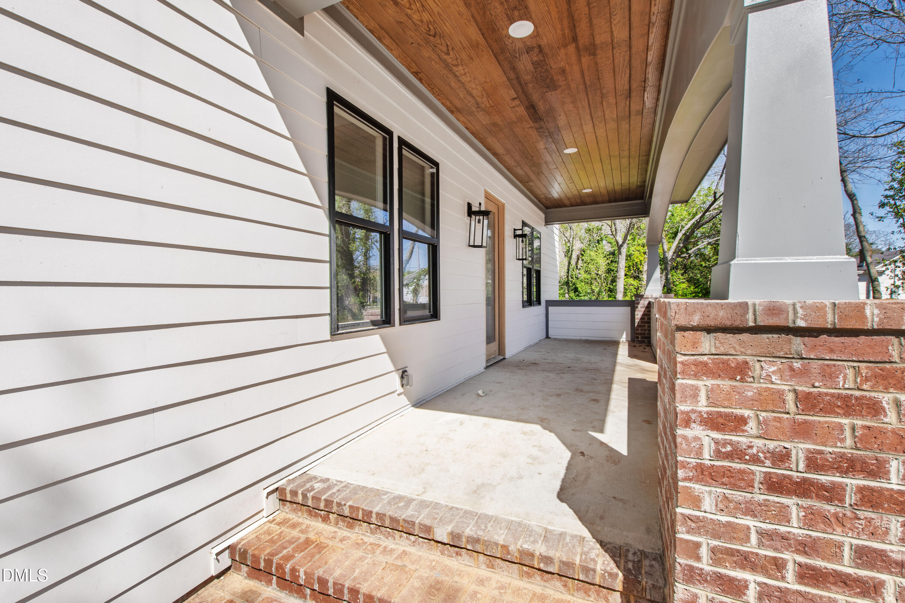 909 Oberlin Road
