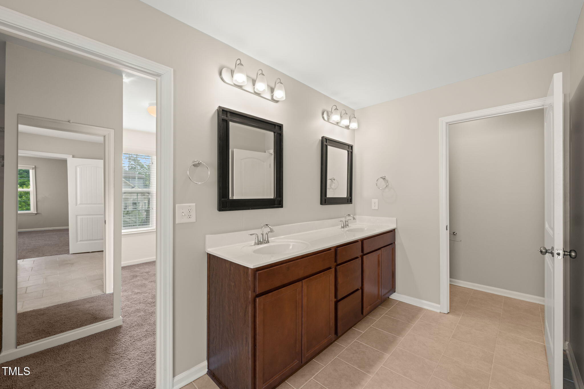 5011 Peachtree Town Lane