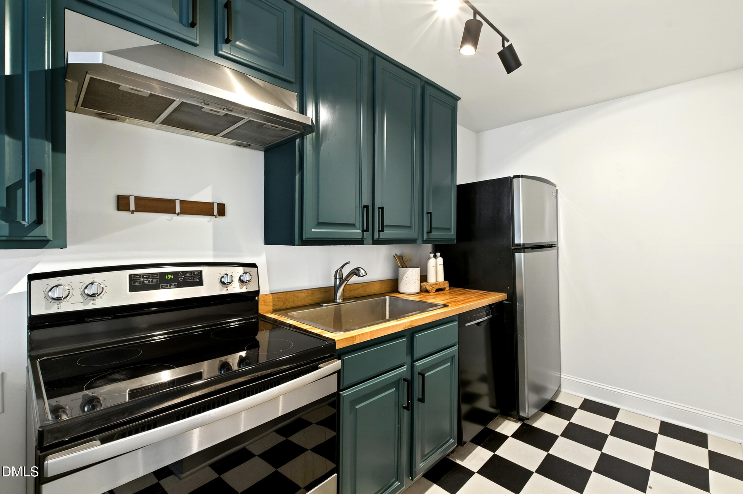 913 Washington Street