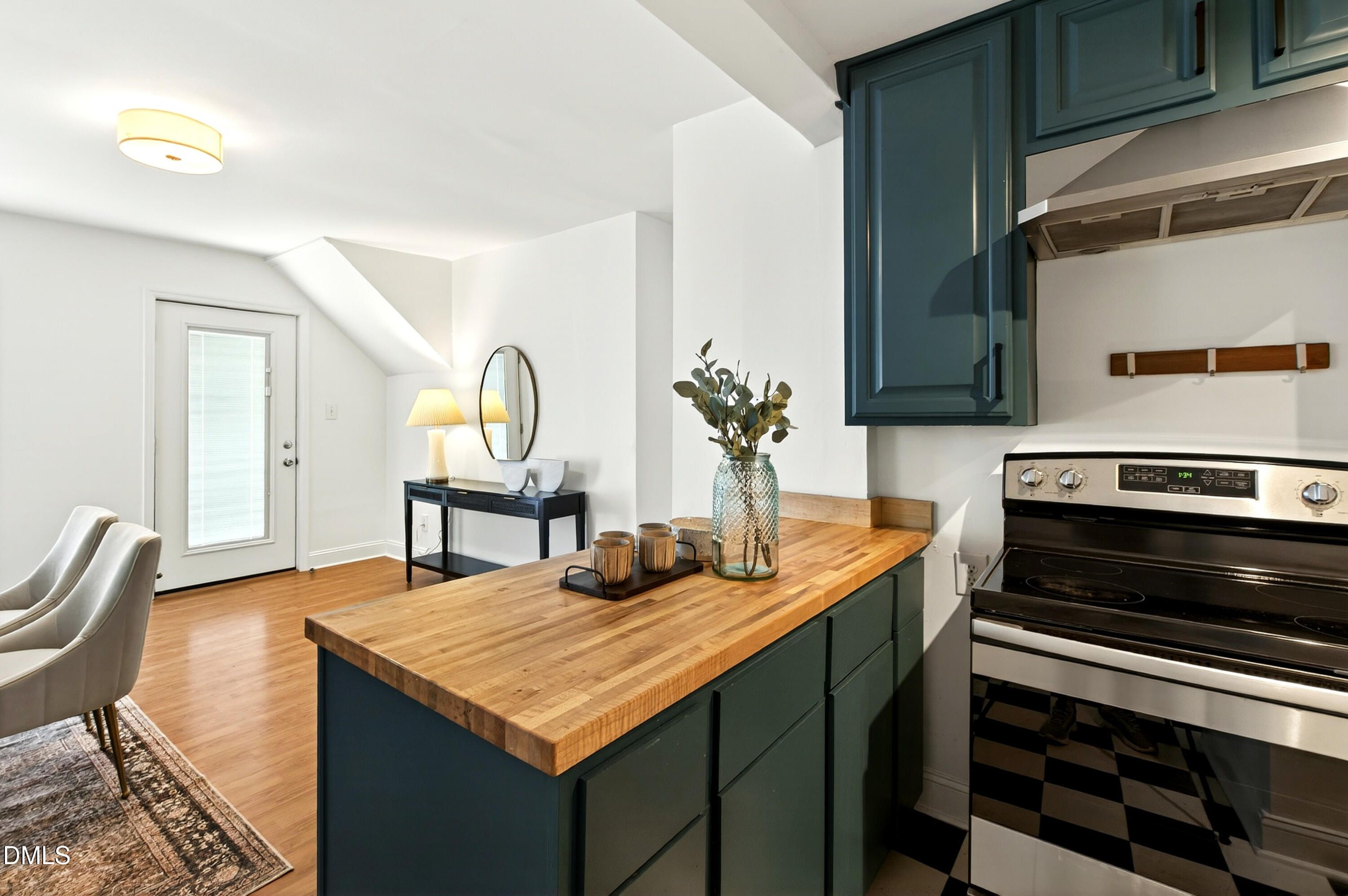 913 Washington Street