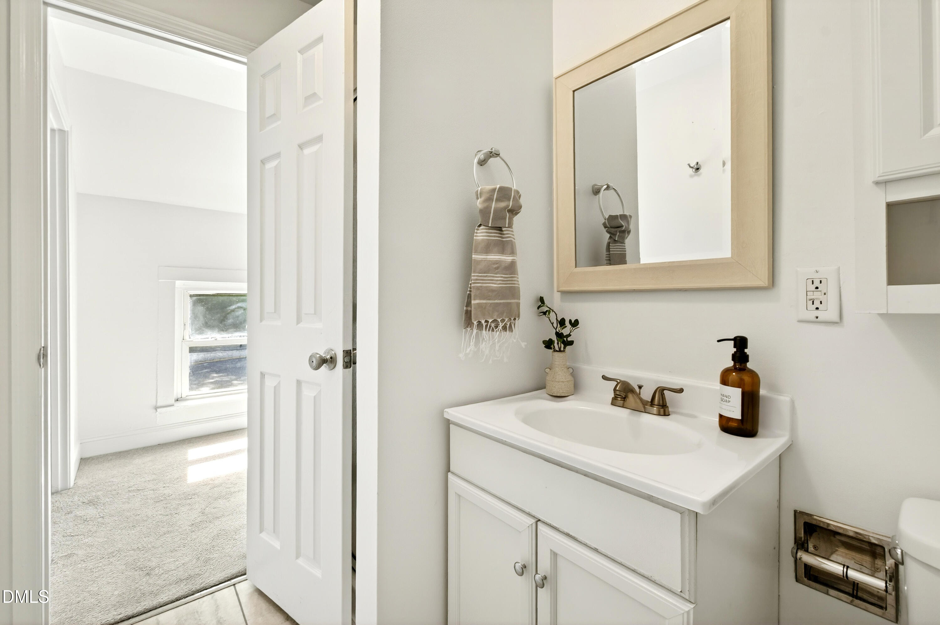 913 Washington Street