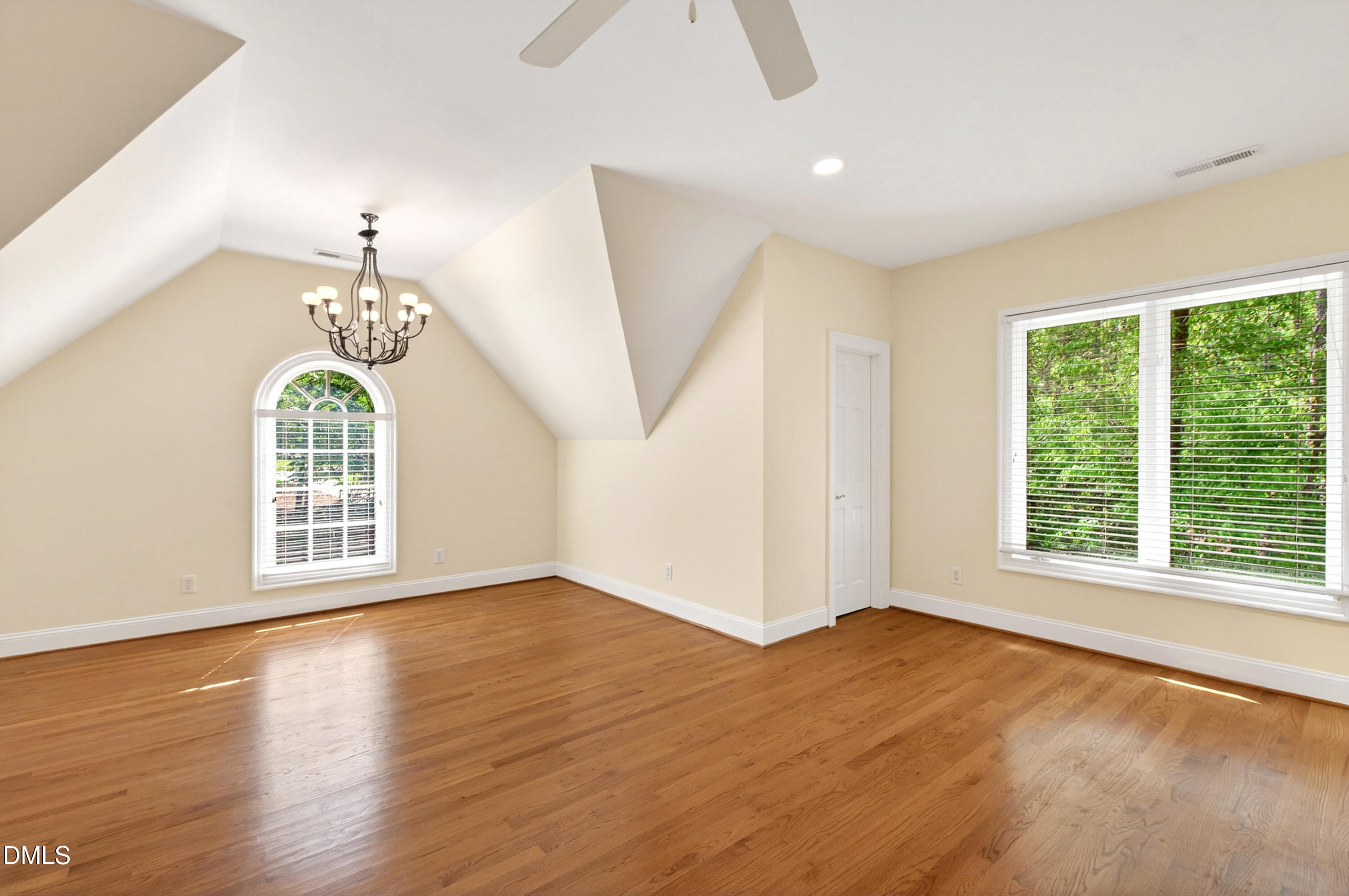 4933 Cremshaw Court