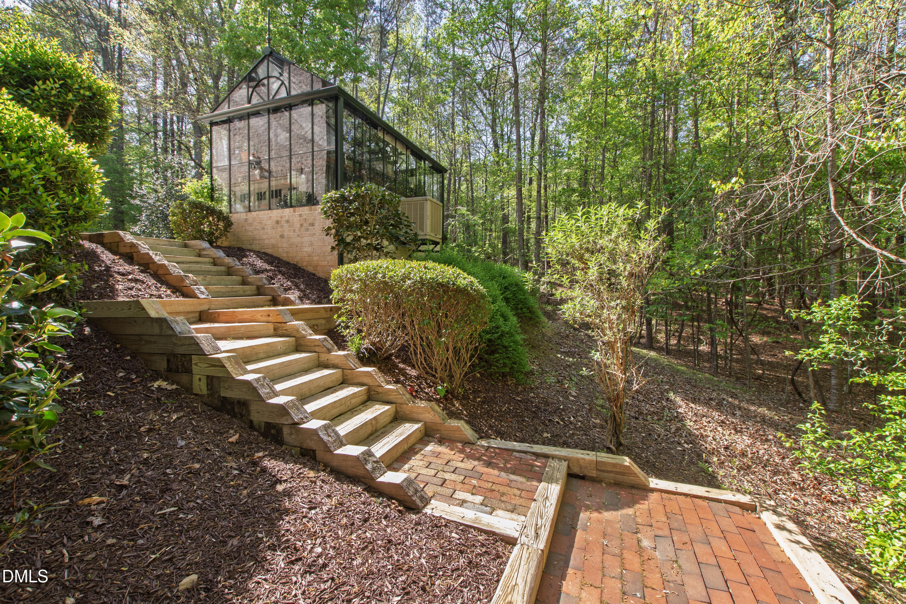 4933 Cremshaw Court