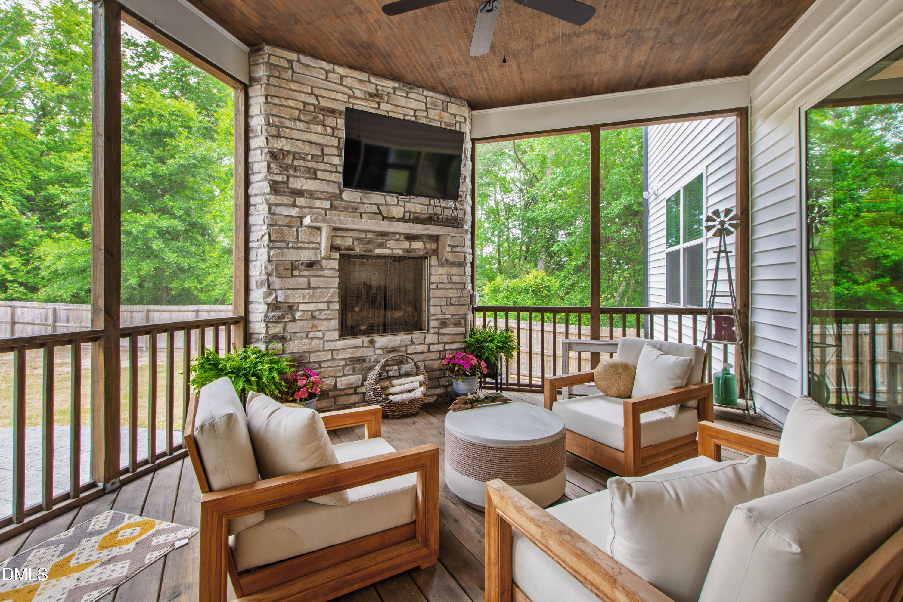 198 S Clearbrook Court