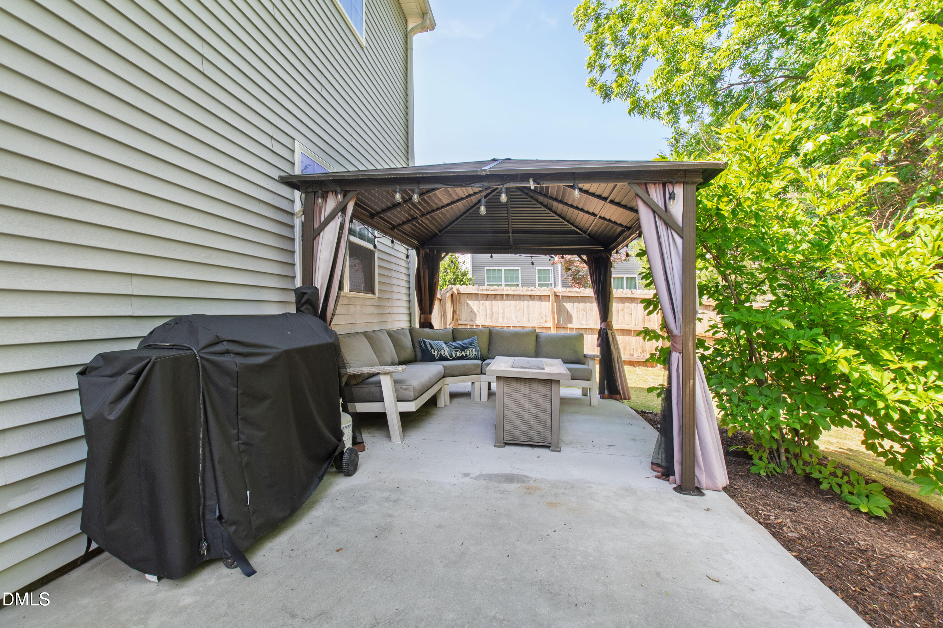 113 Lyonshall Street