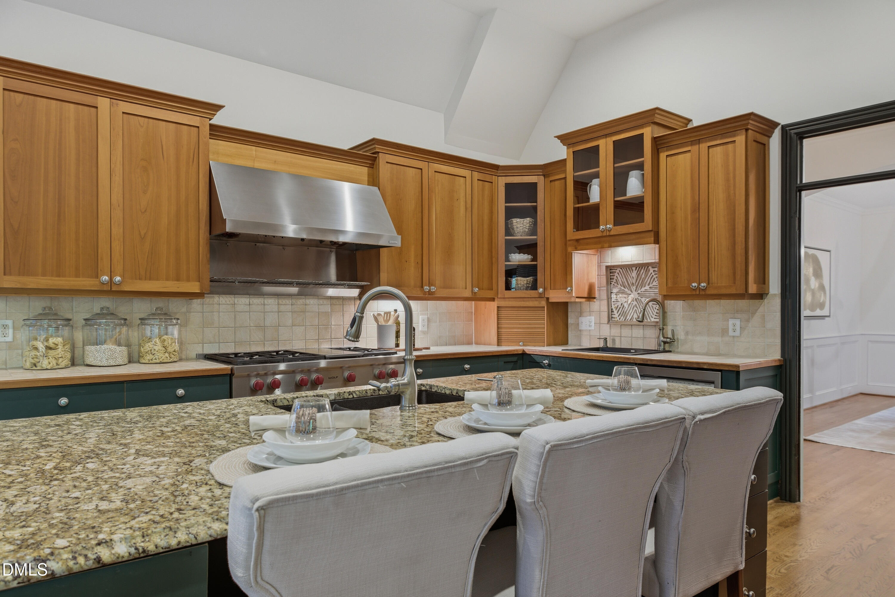90028 Hoey