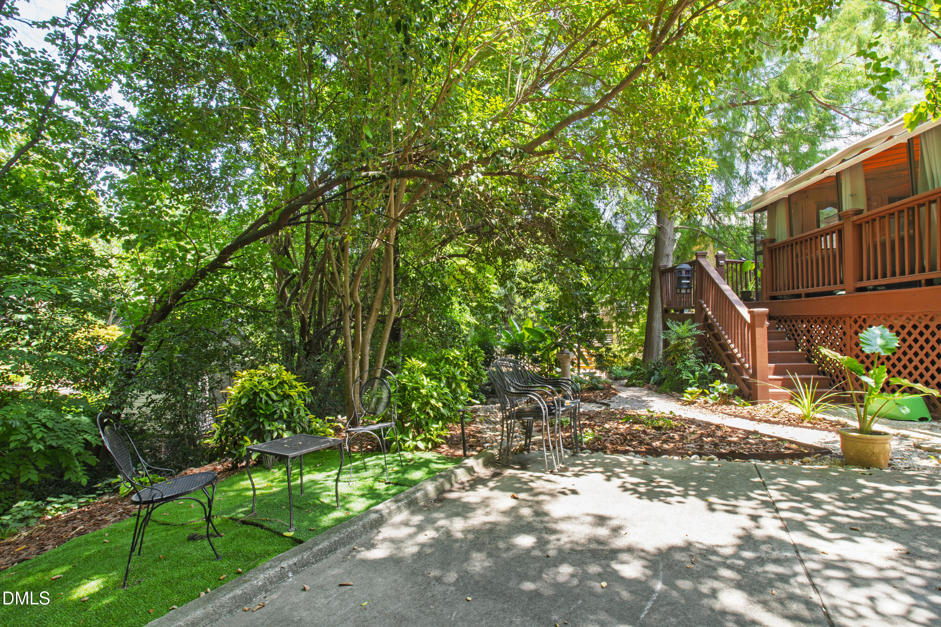 519 E Lane Street