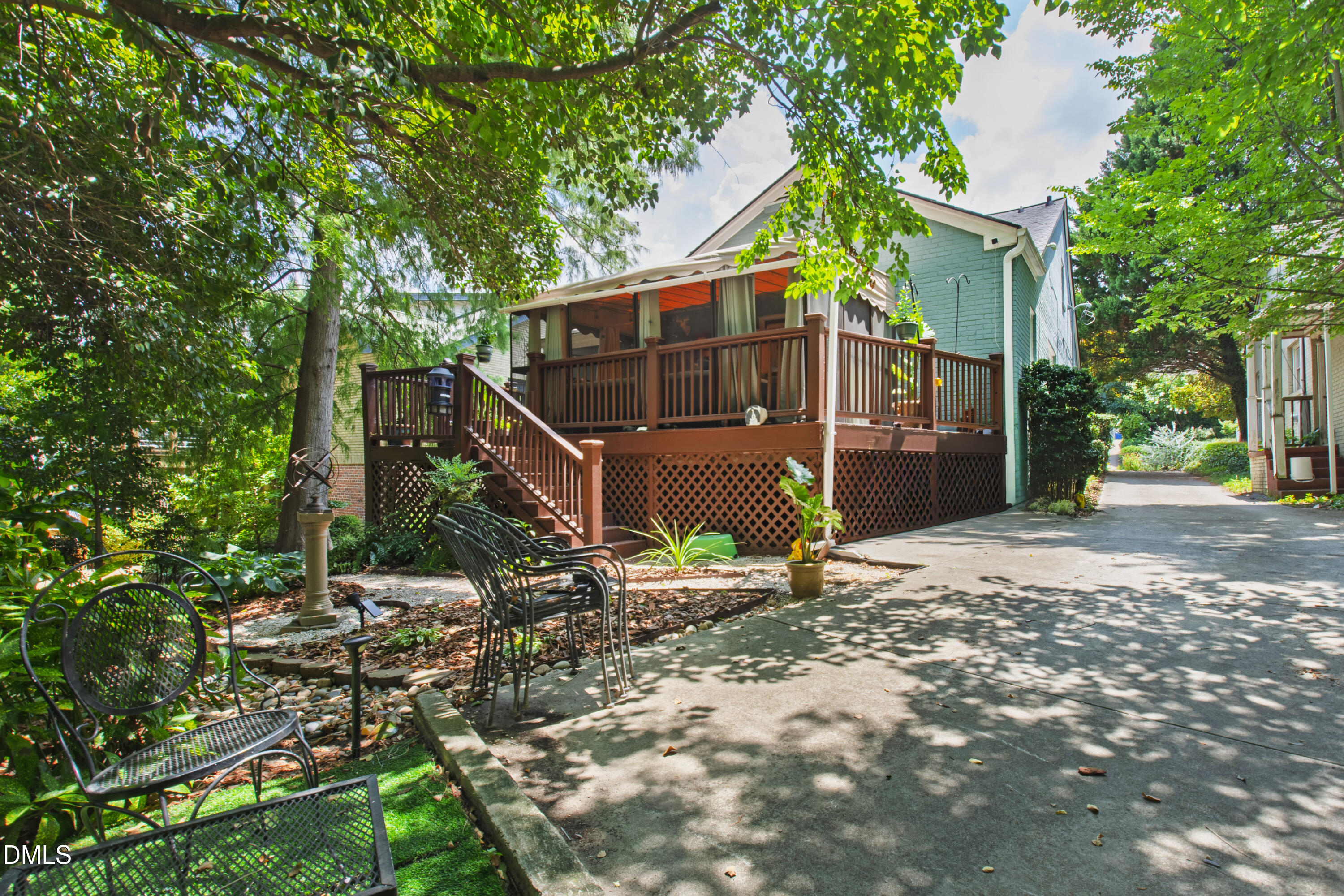 519 E Lane Street