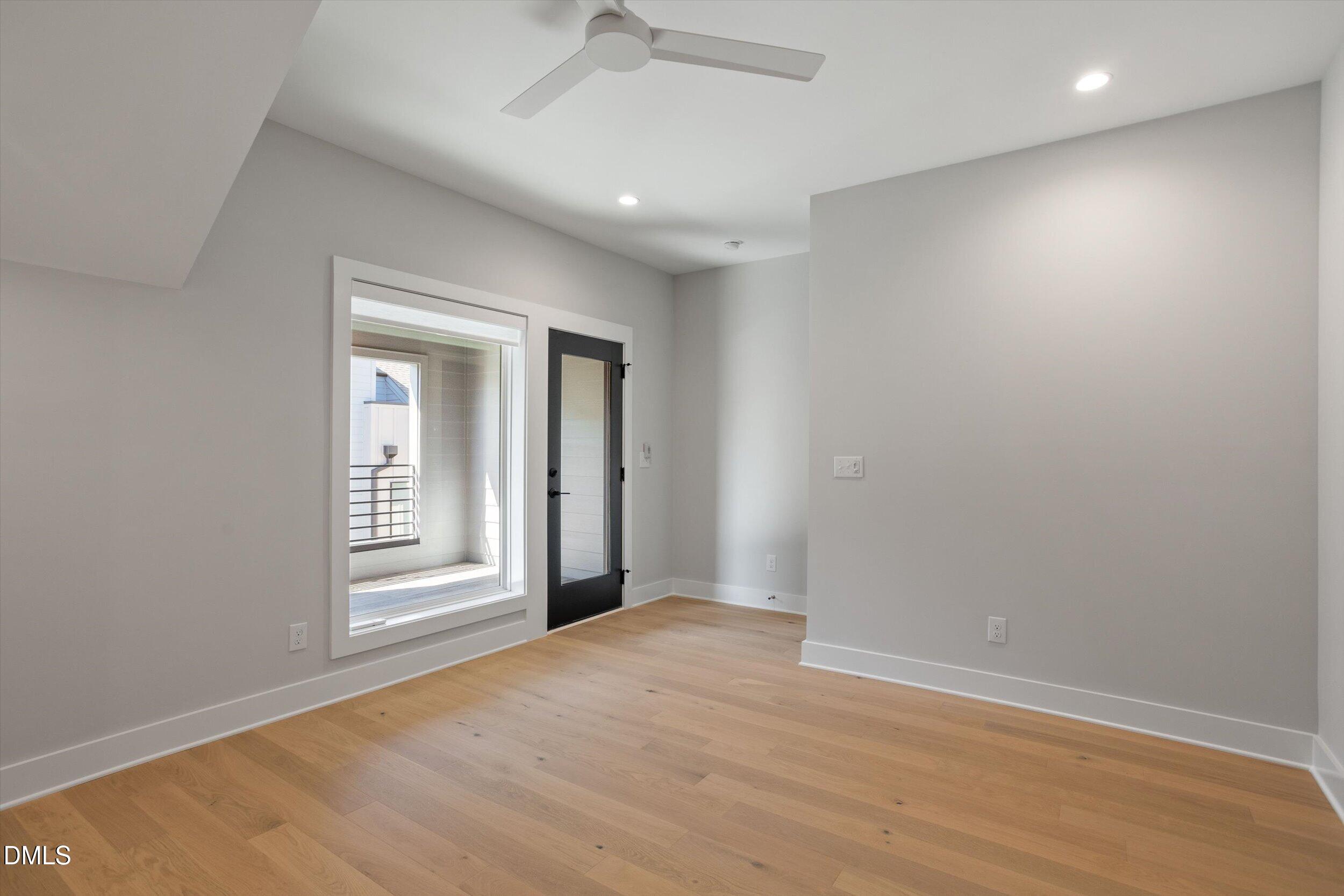 807 Niantic Street