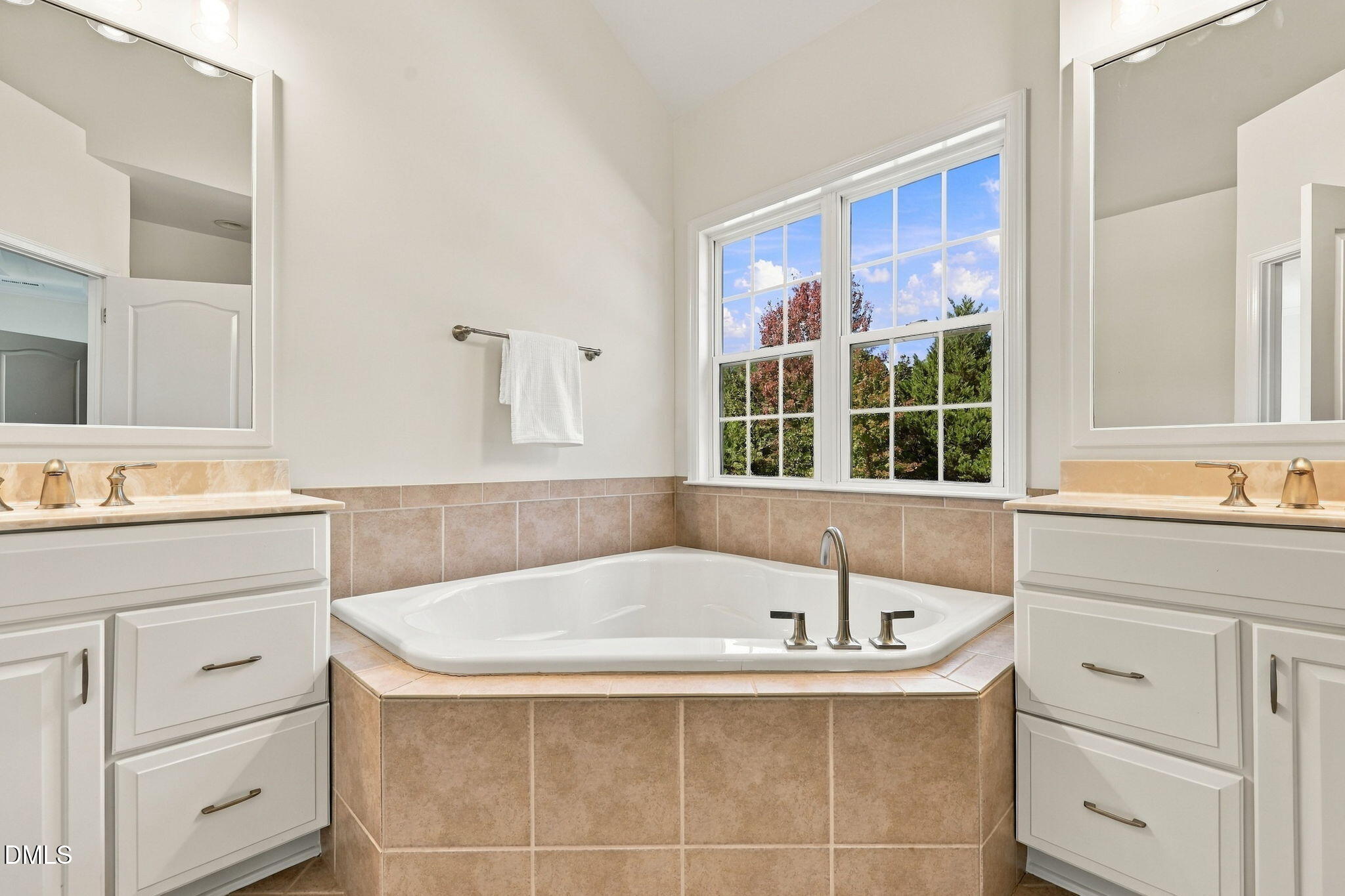 8 Eastcrest Court