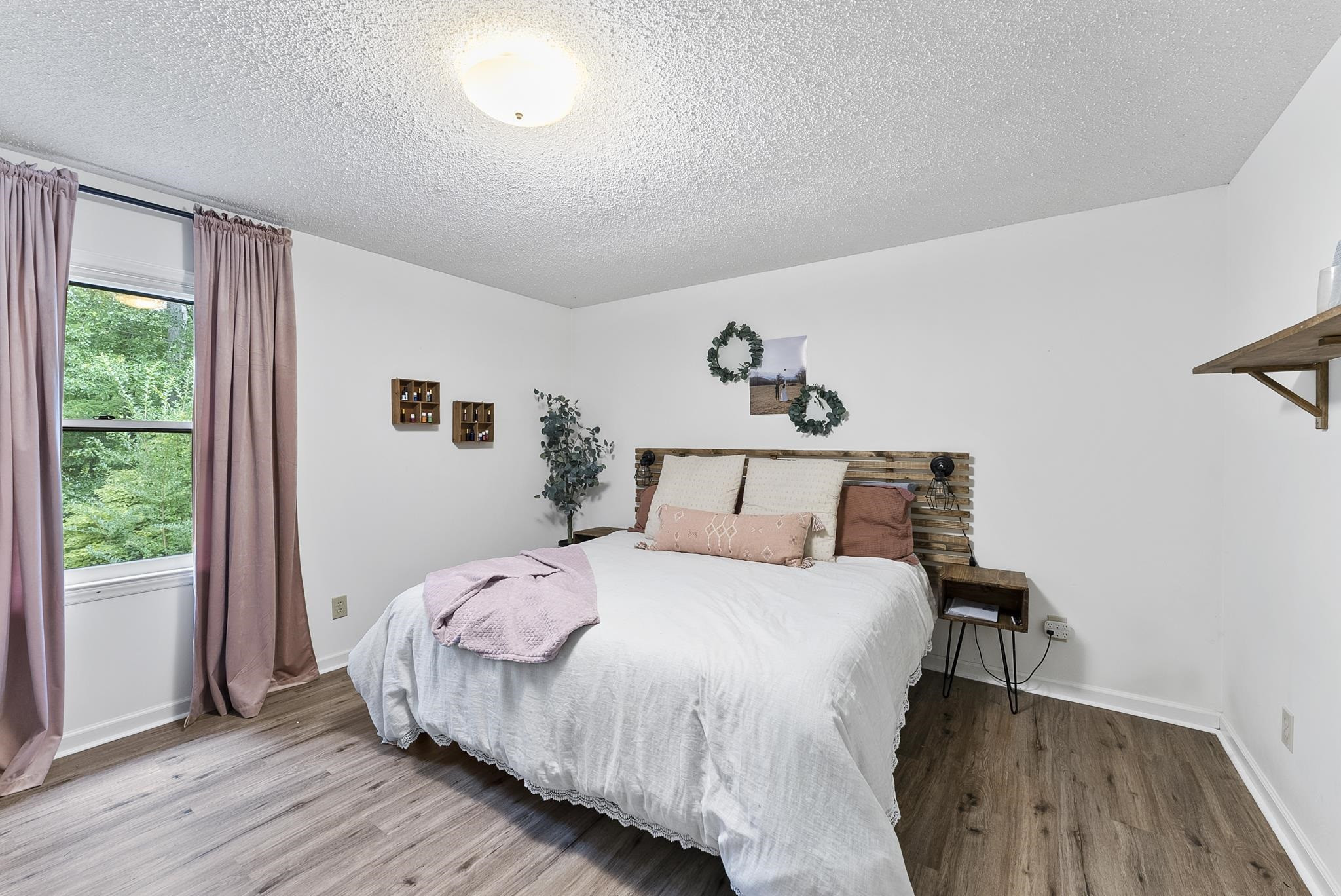 102 King Circle