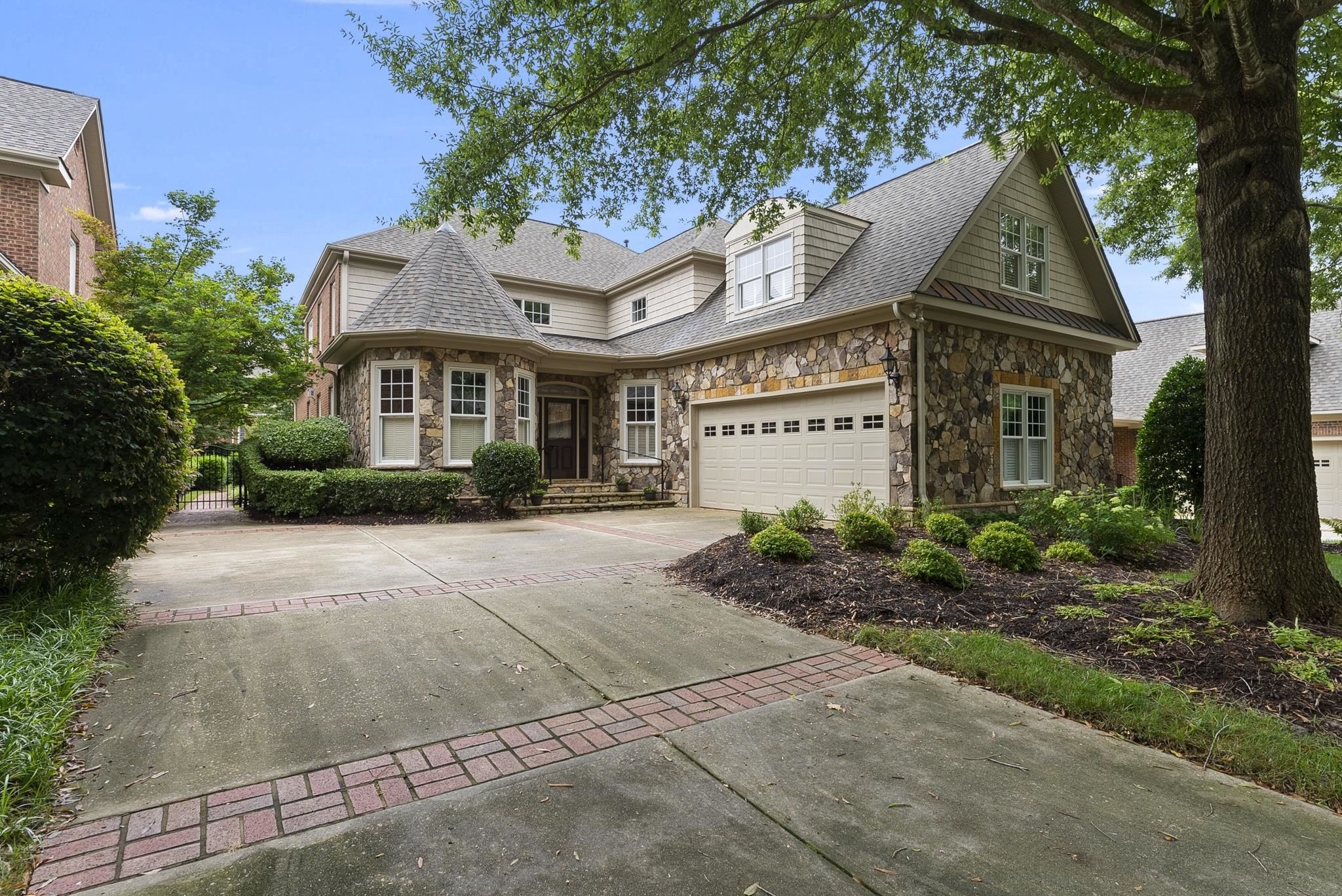 2045 Langham Lane