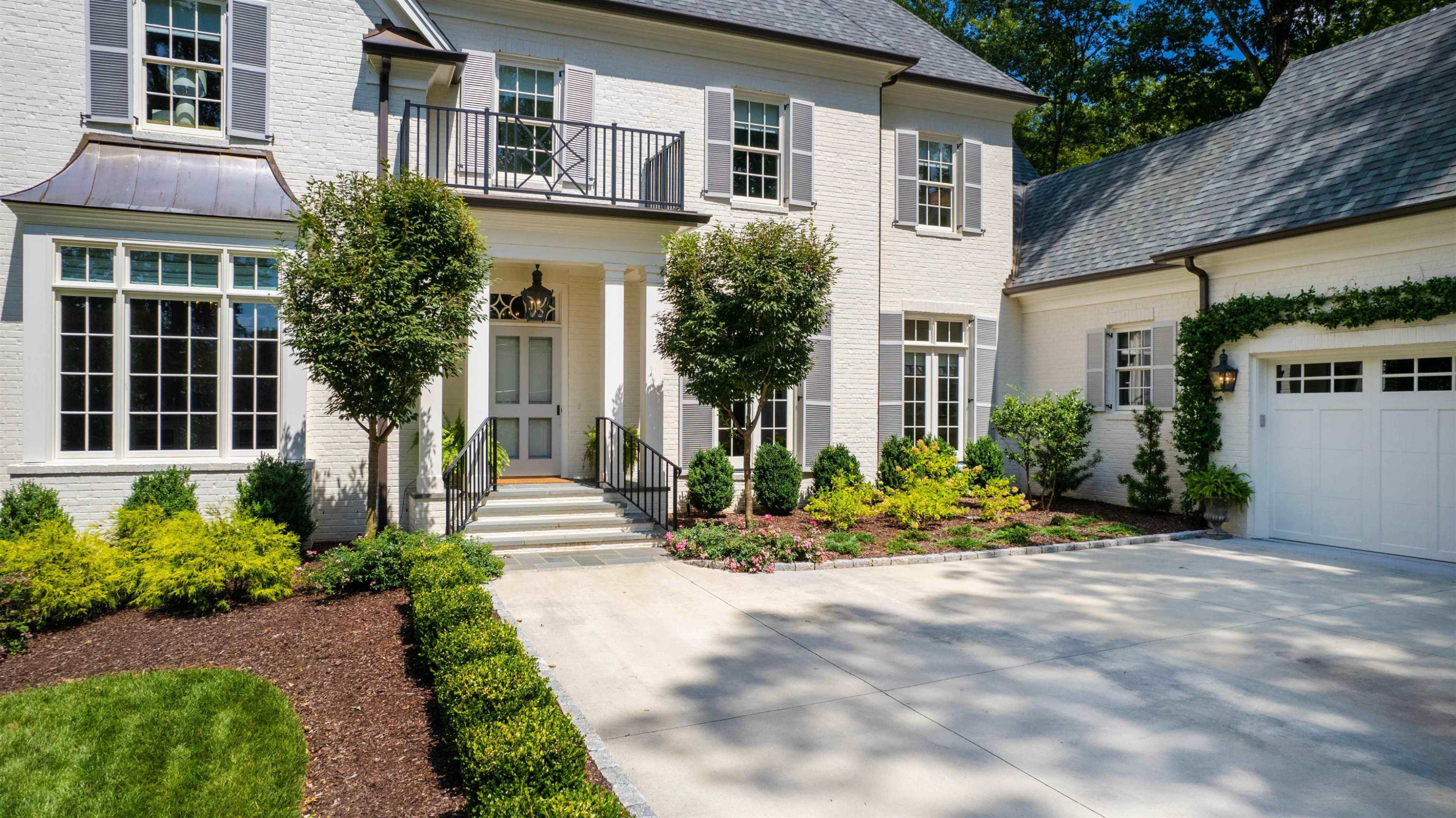 3910 Stratford Court