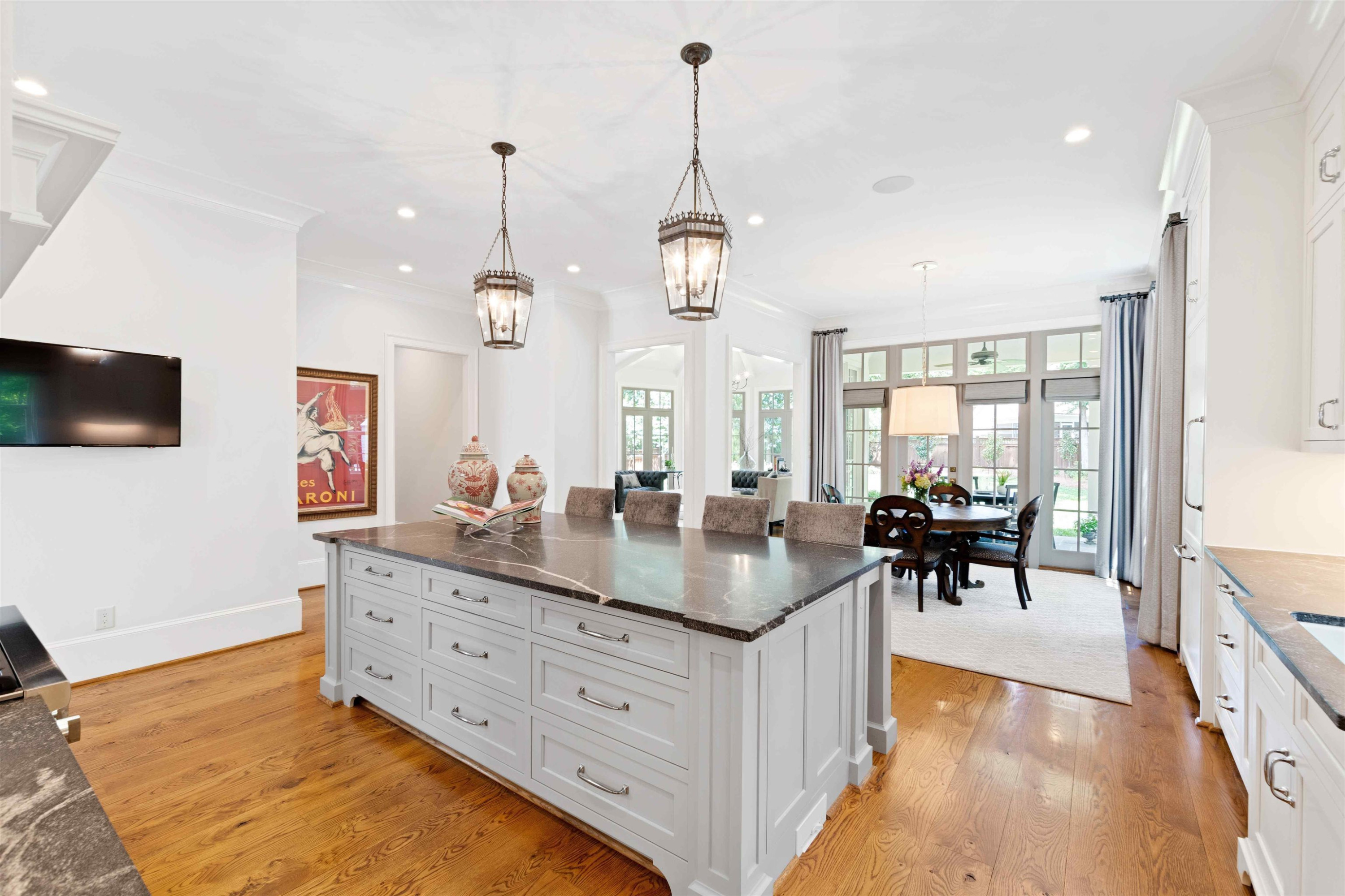 3910 Stratford Court