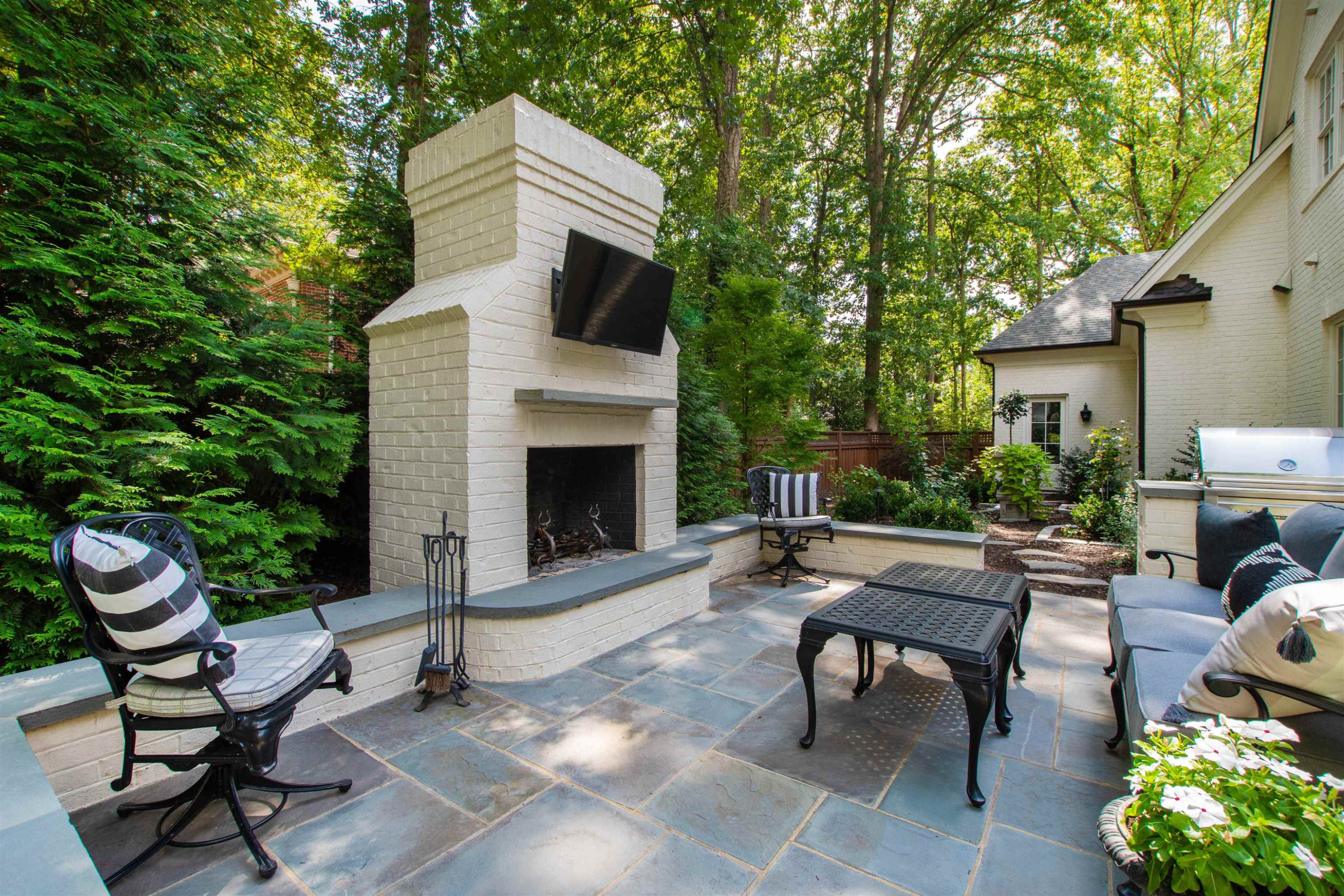 3910 Stratford Court