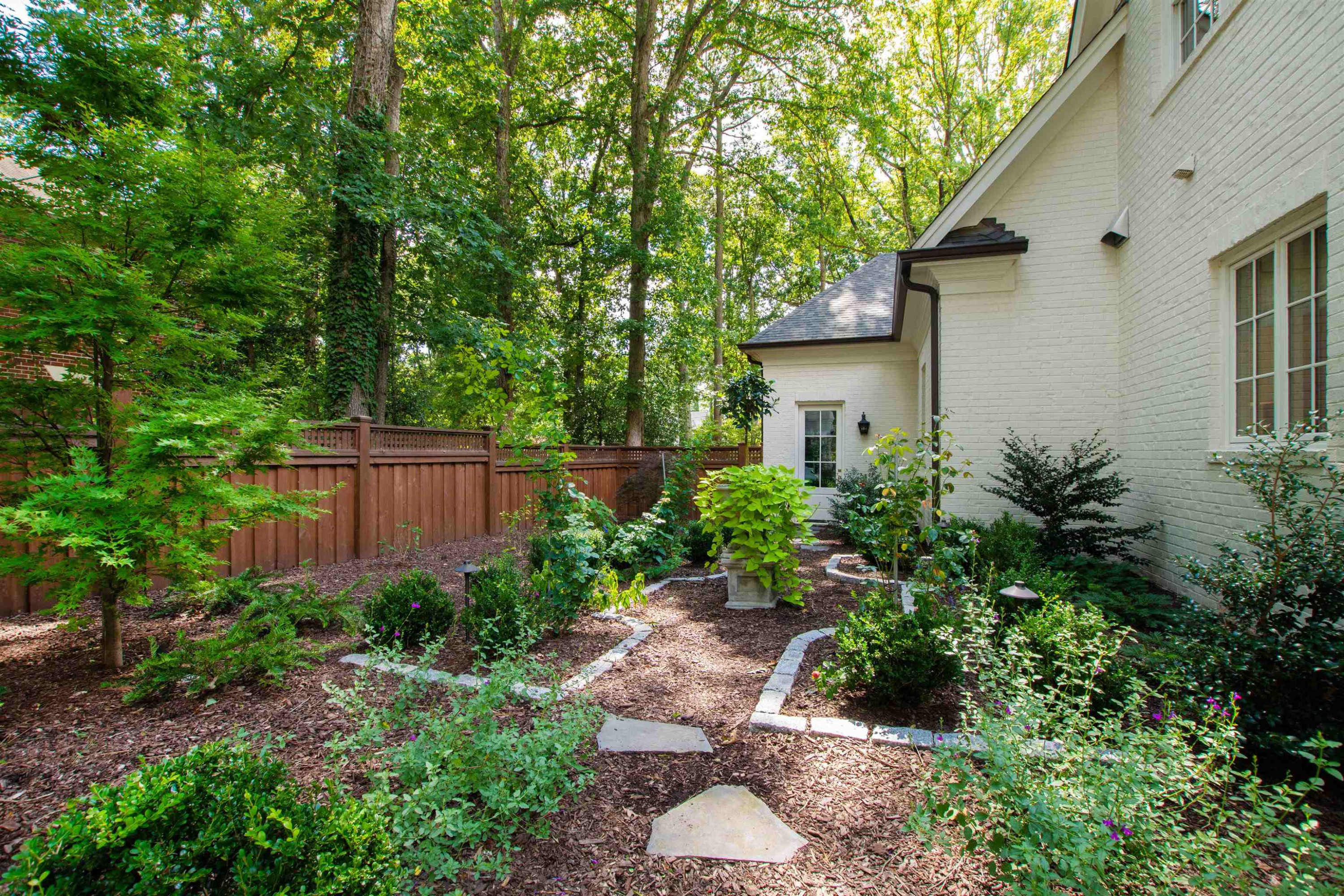 3910 Stratford Court