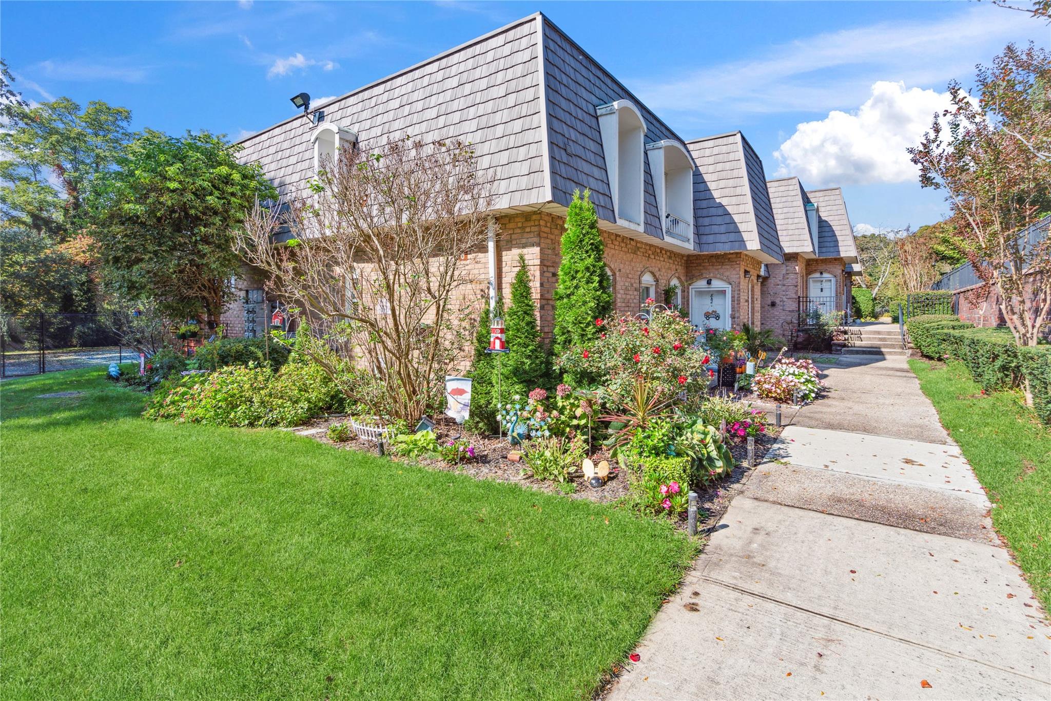 655 Middle Country Road Unit: 8D2