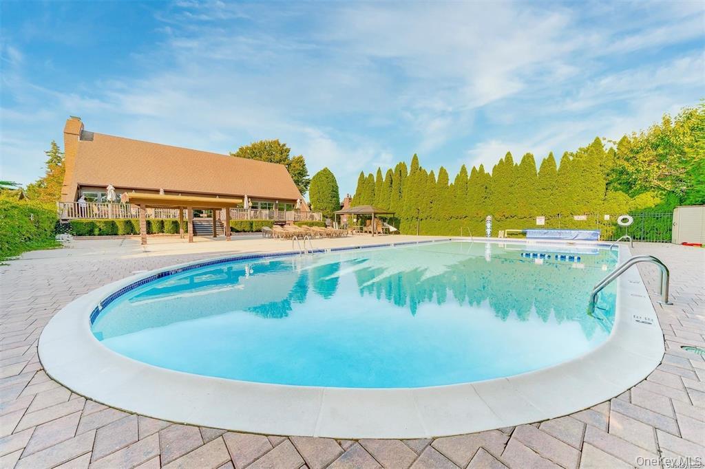 8 Southgate Circle Unit: 8