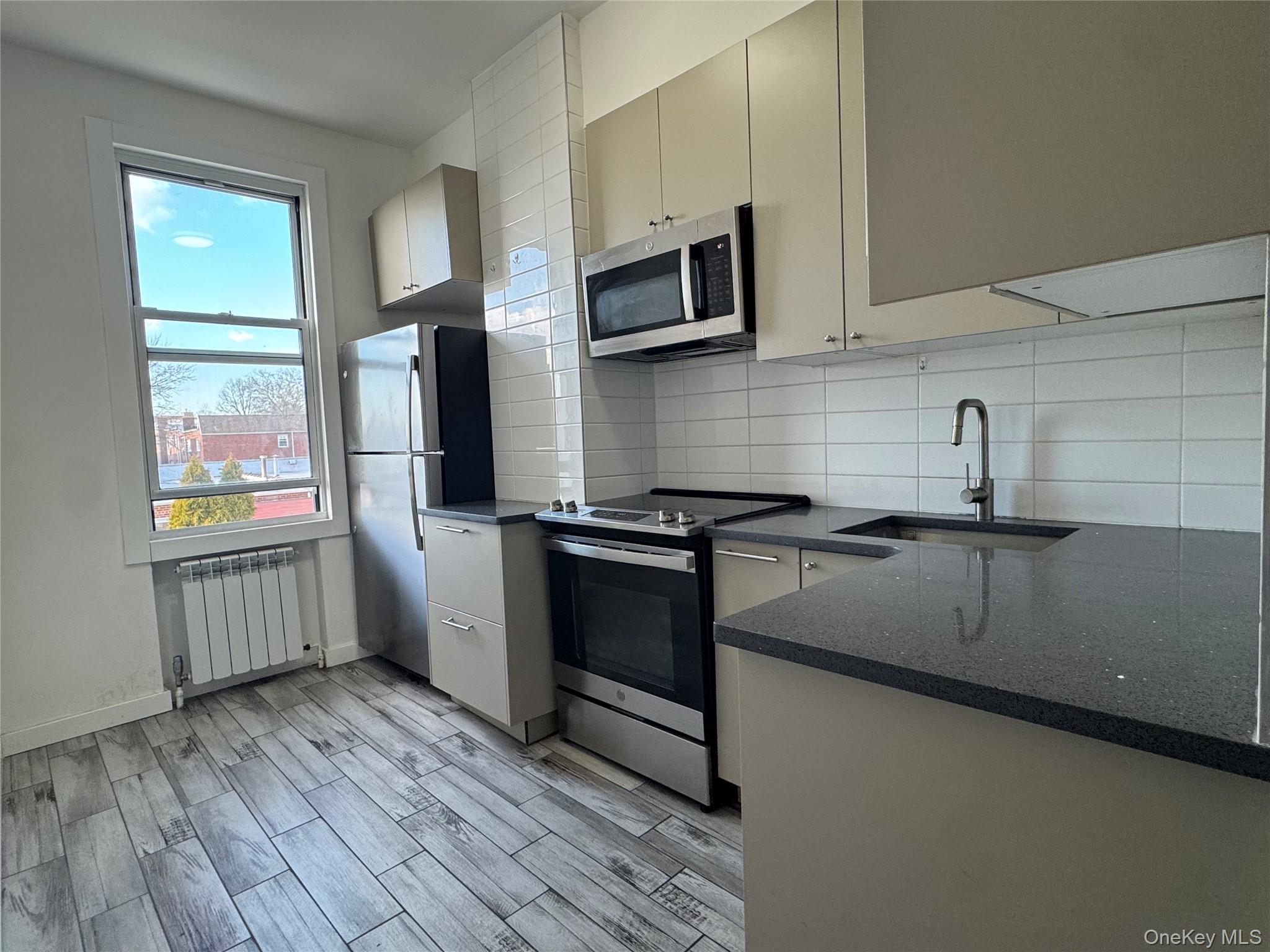 6852 76th Street Unit: 2