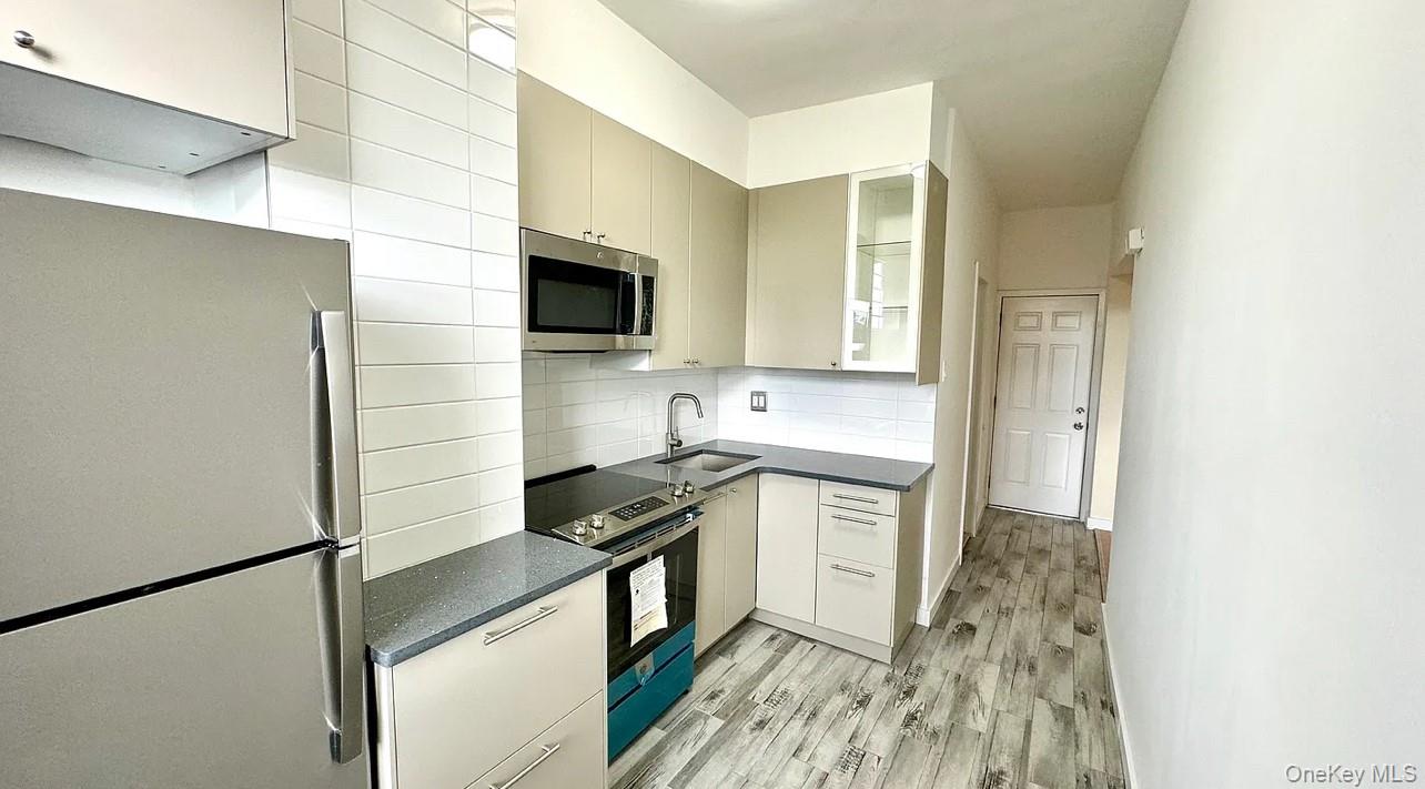 6852 76th Street Unit: 2