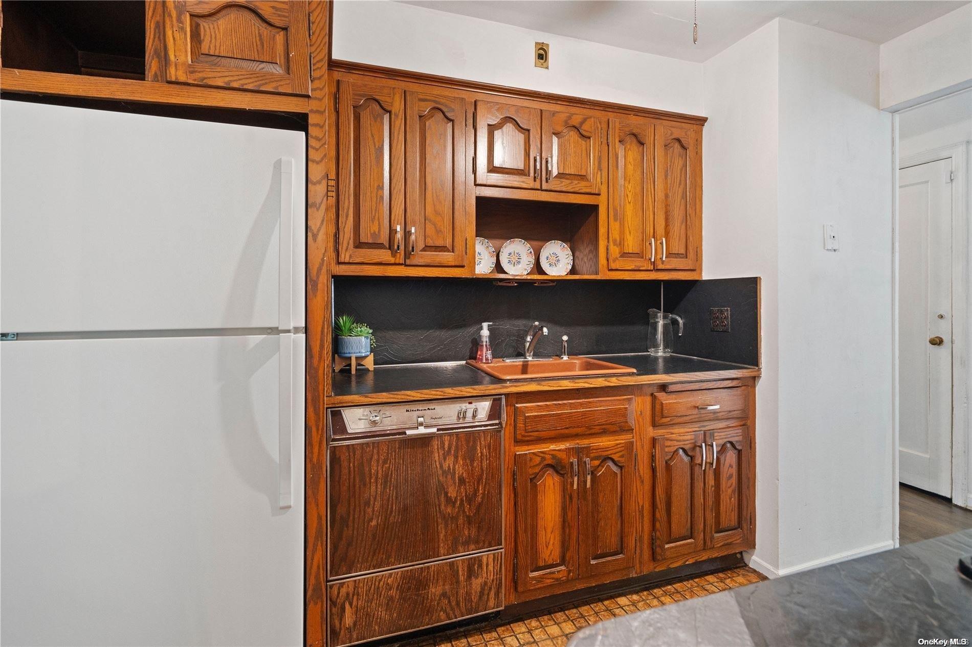 35 Roosevelt Avenue