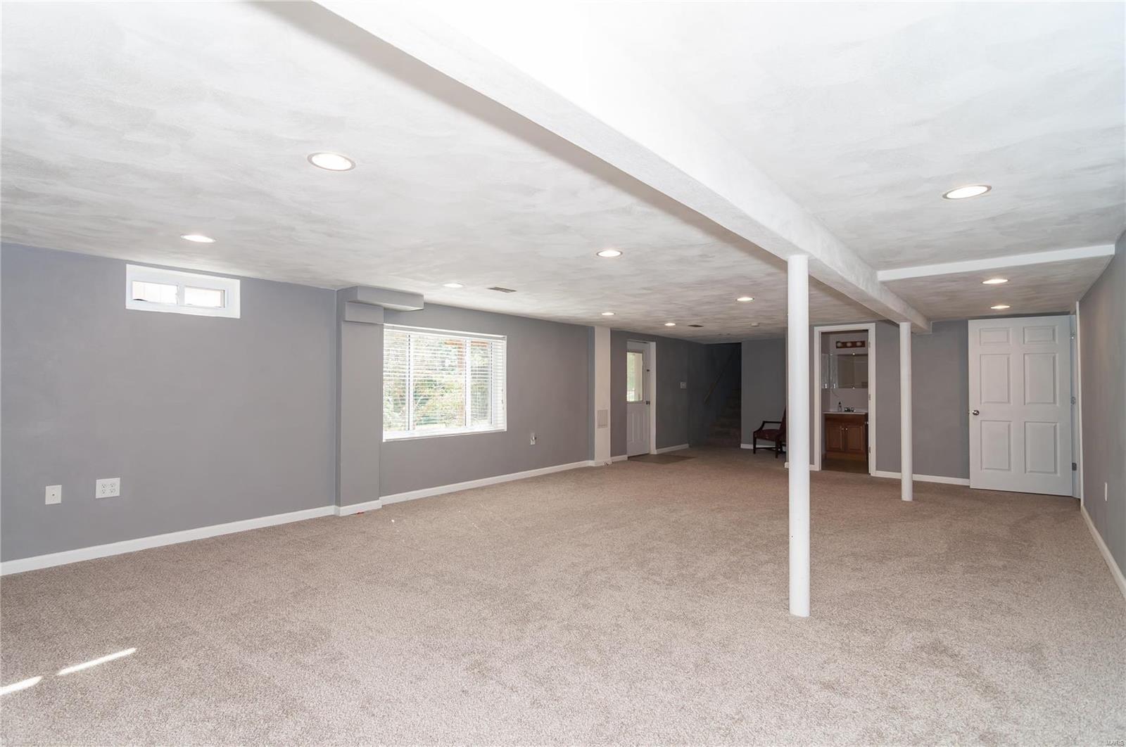 102 DEBBIE DR