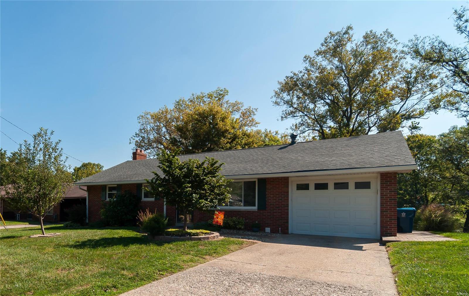102 DEBBIE DR