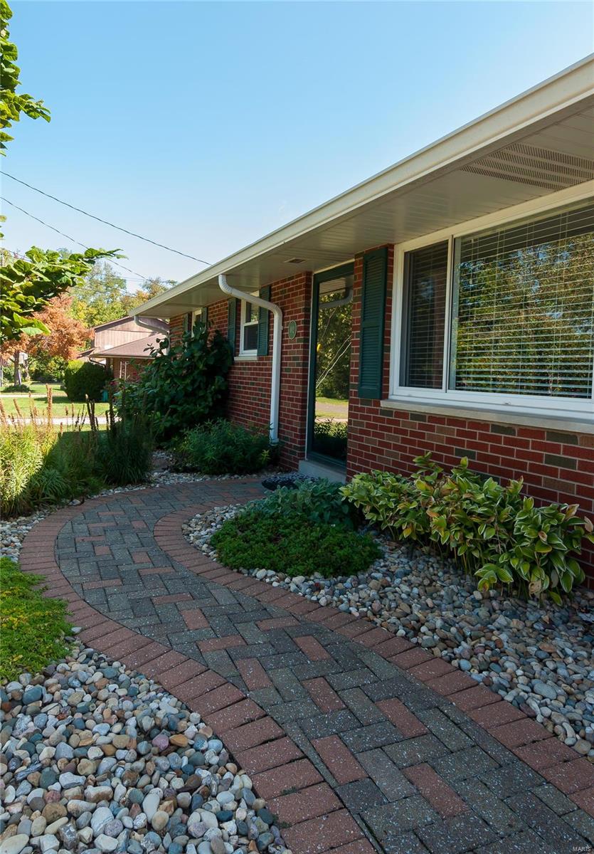 102 DEBBIE DR