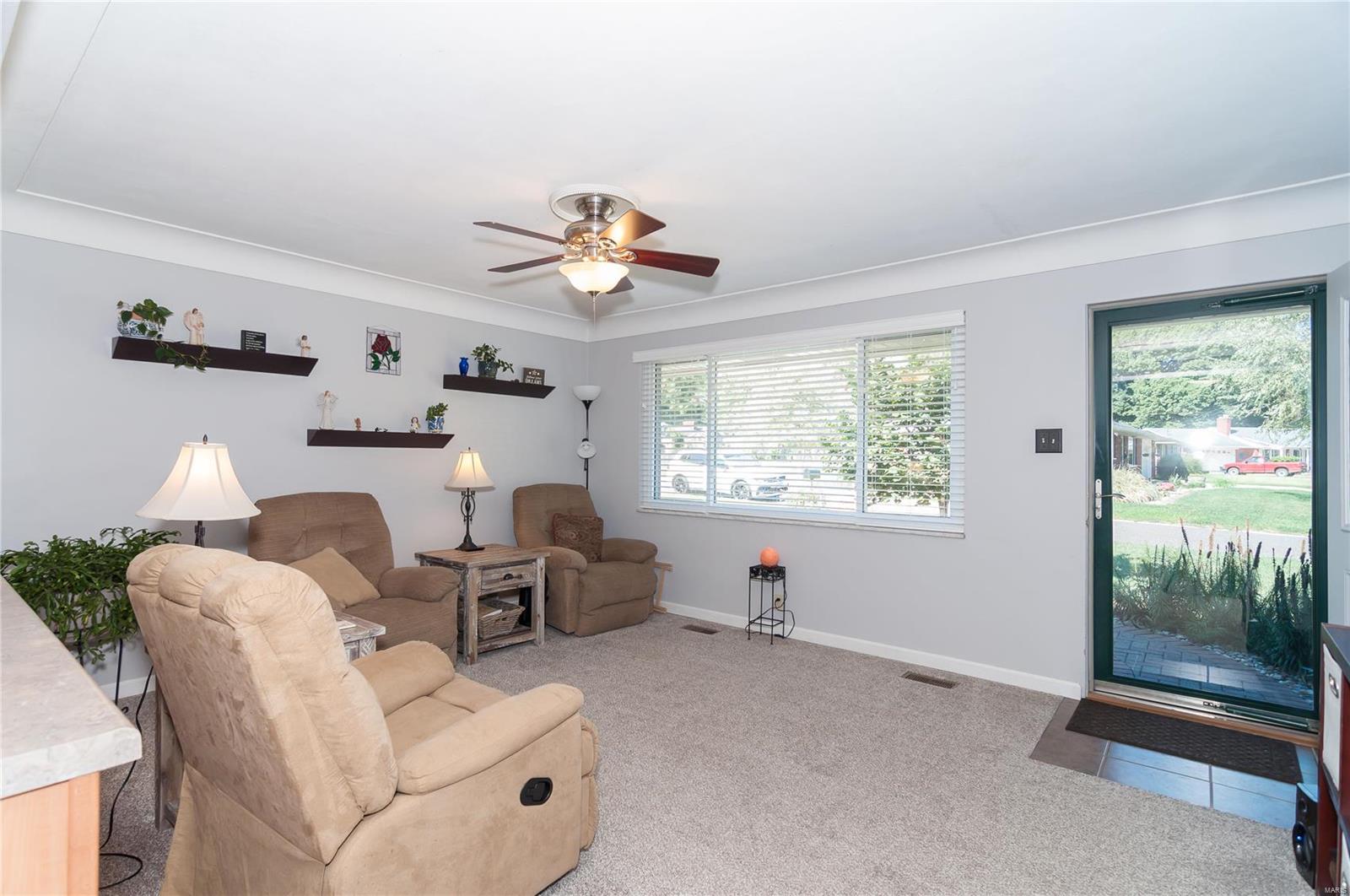 102 DEBBIE DR