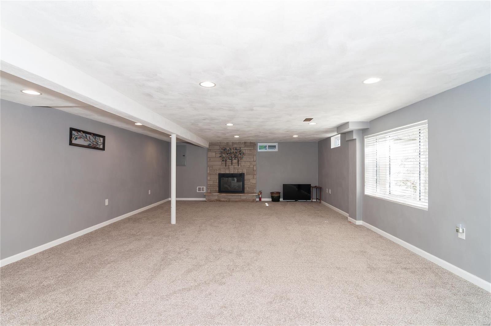 102 DEBBIE DR