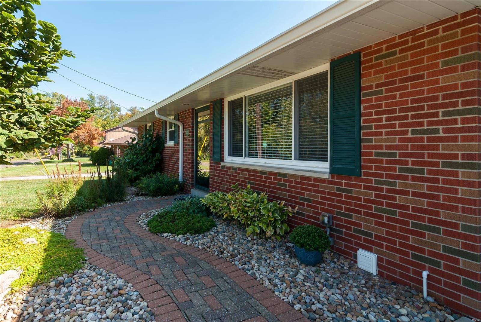 102 DEBBIE DR