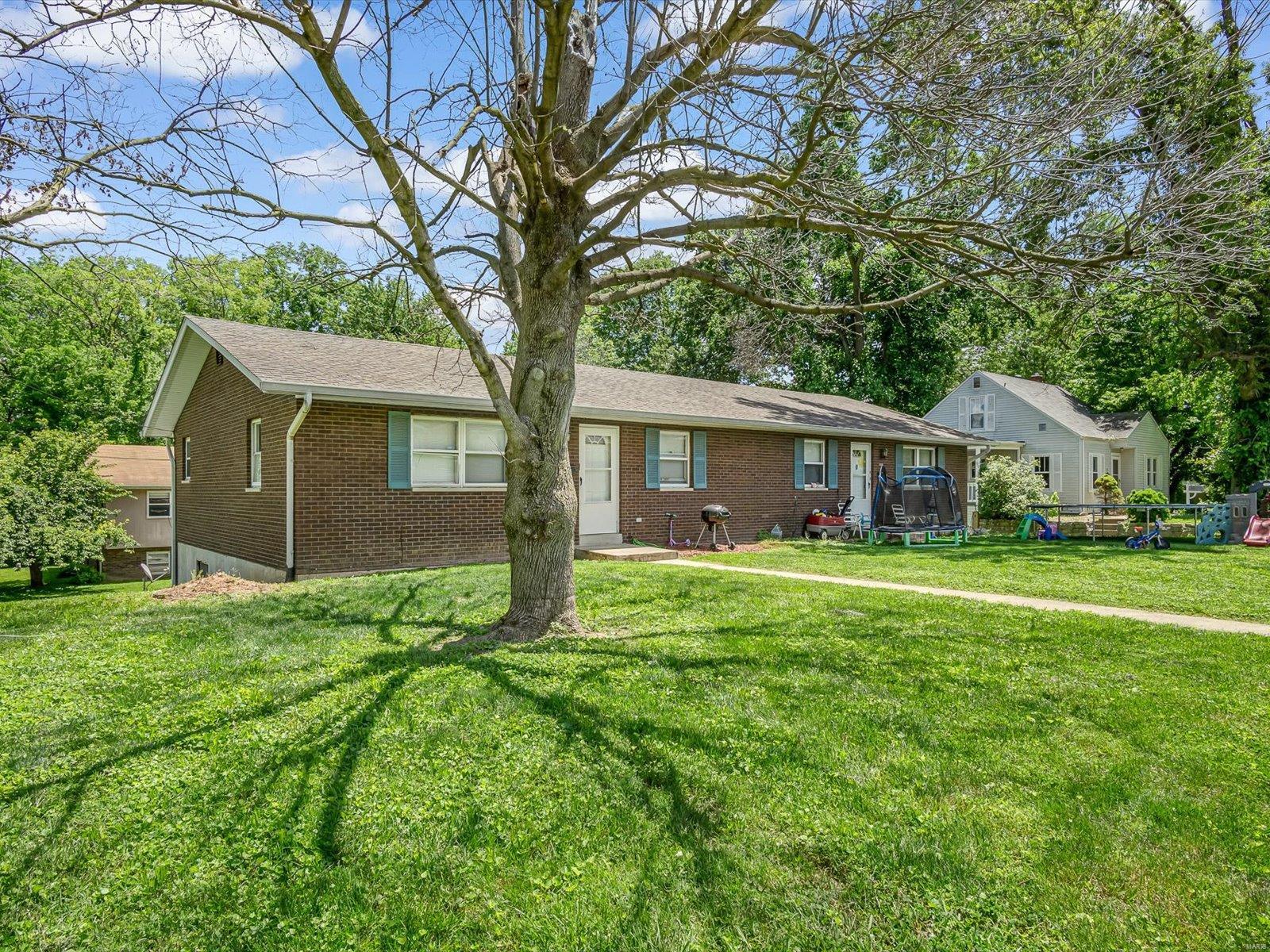 612 N Combs Avenue