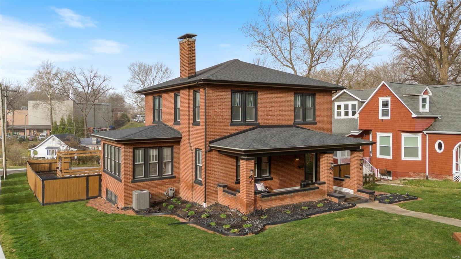 115 N Douglas Avenue