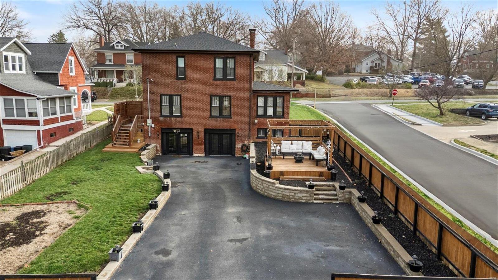 115 N Douglas Avenue