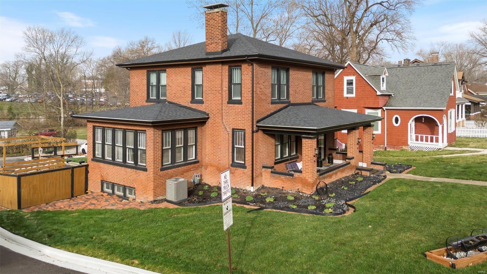 115 N Douglas Avenue