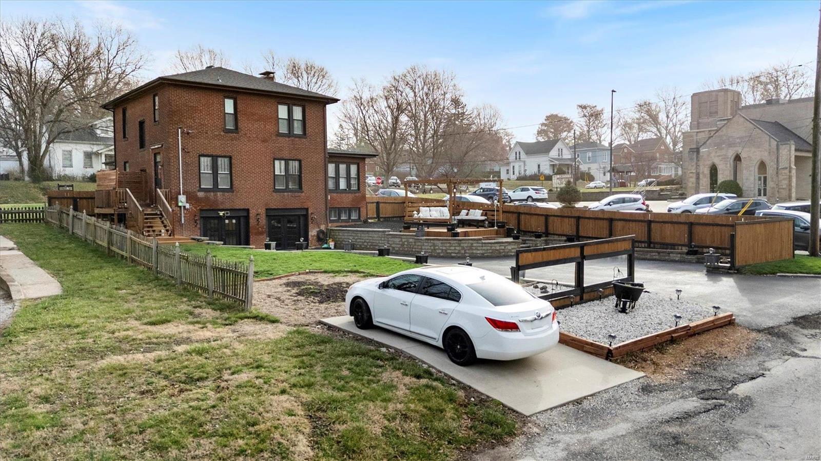 115 N Douglas Avenue