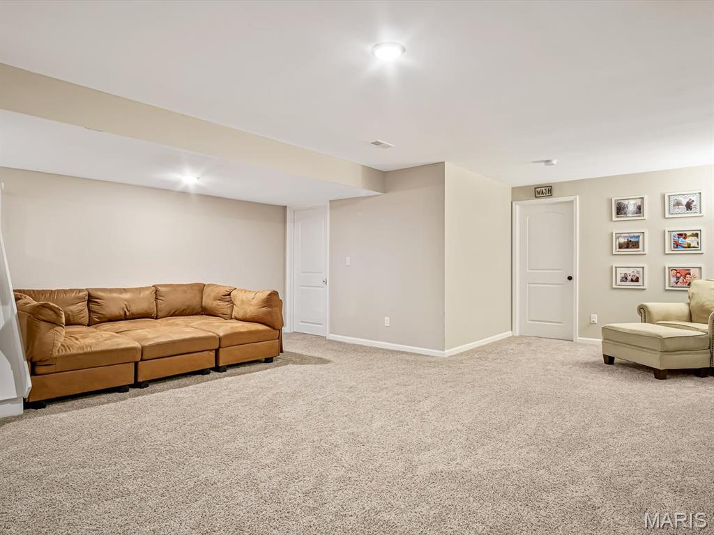 2642 London Lane