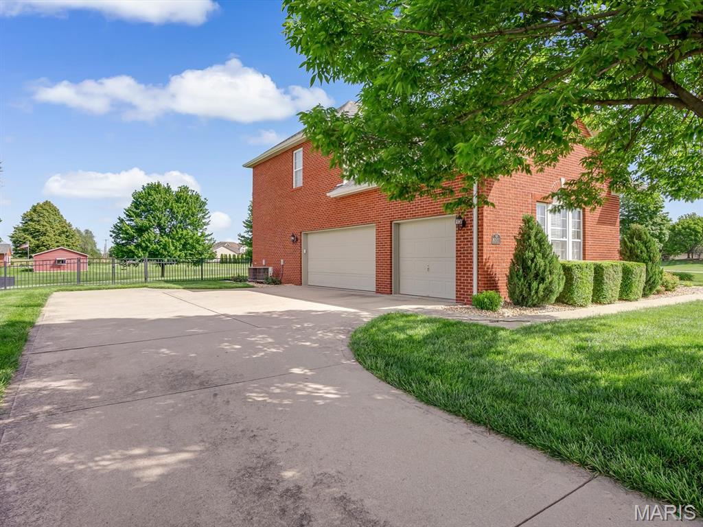 1011 Lyonshall Boulevard
