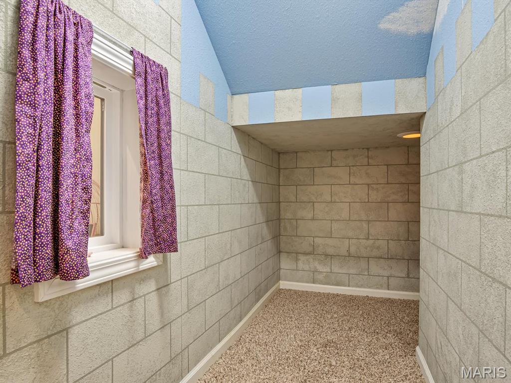 1011 Lyonshall Boulevard