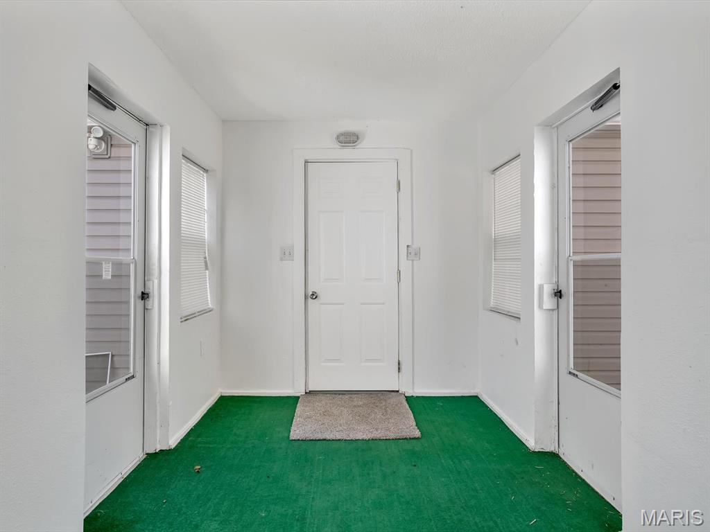 6 N Woodcrest Drive