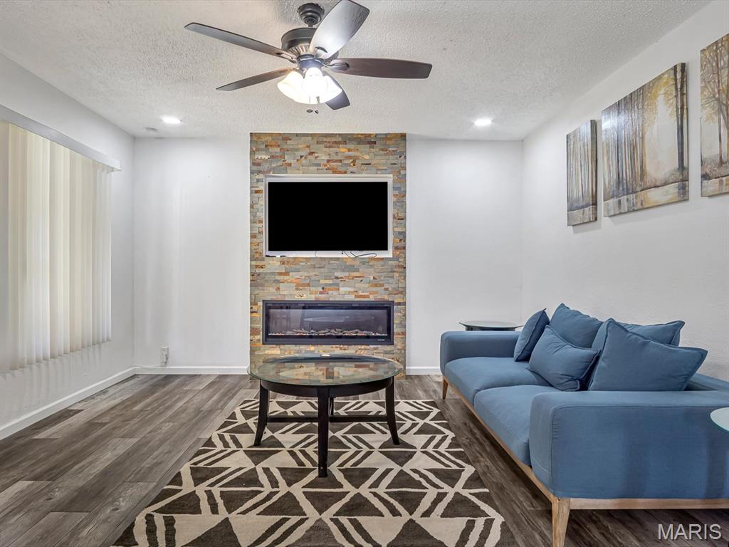 6 N Woodcrest Drive
