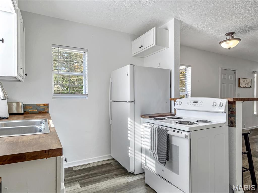 6 N Woodcrest Drive