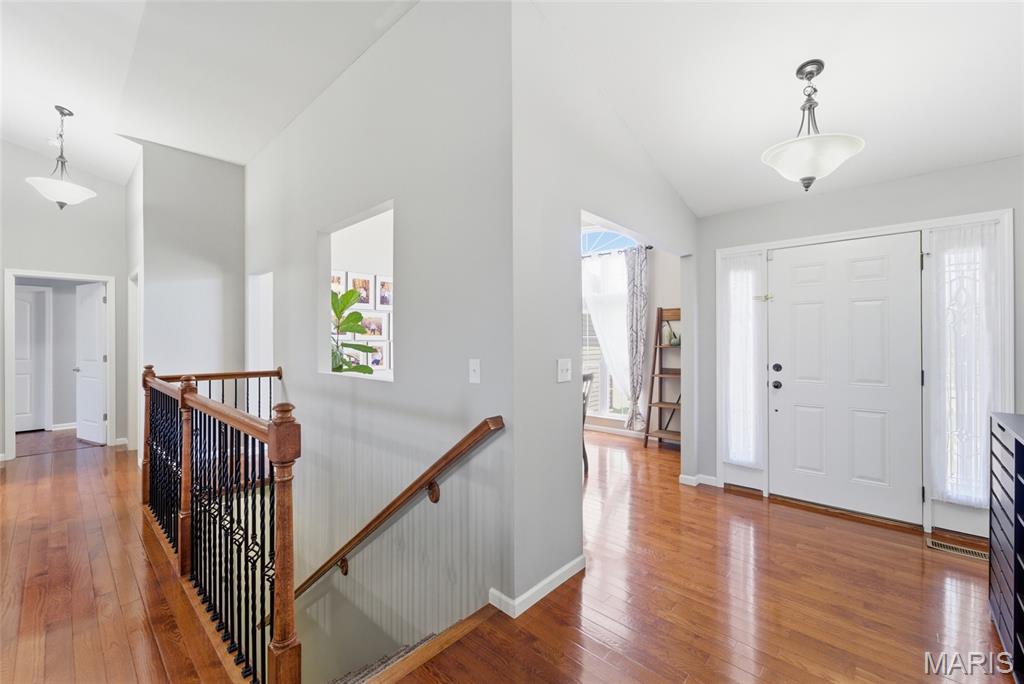 2742 London Lane