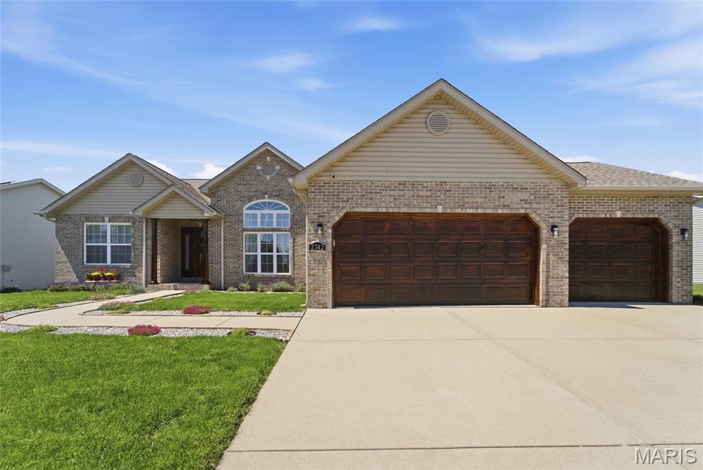 2742 London Lane