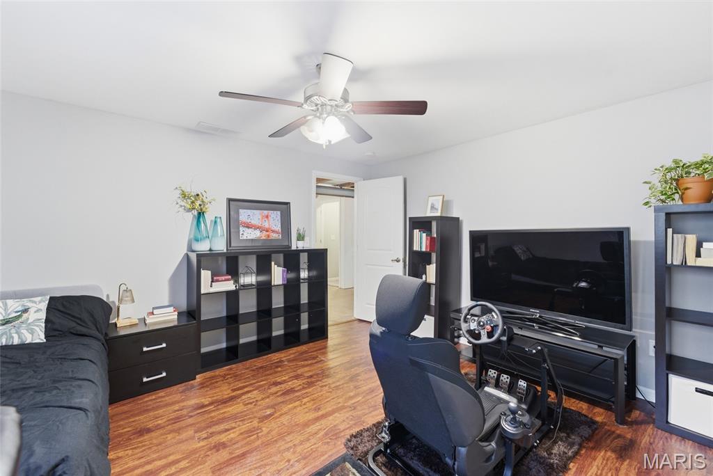 2742 London Lane