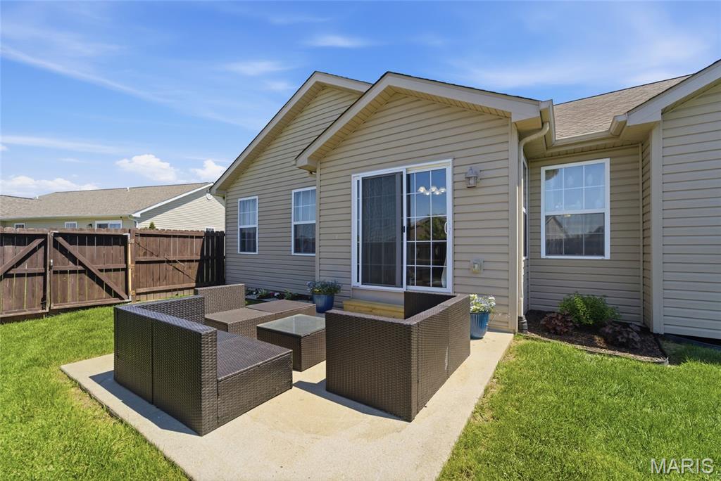 2742 London Lane