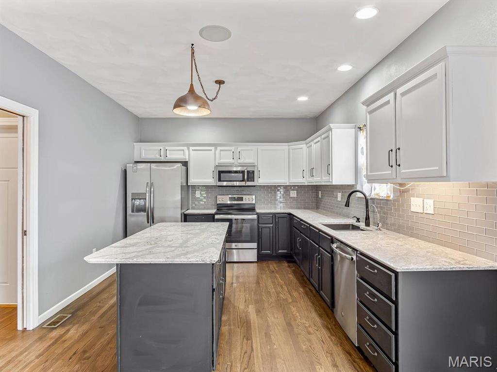 1200 Gregerson Ct Court